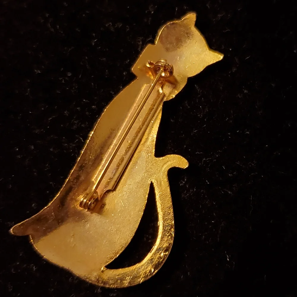 Vintage goldtone cloisonne Siamese cat brooch white with red bow tie